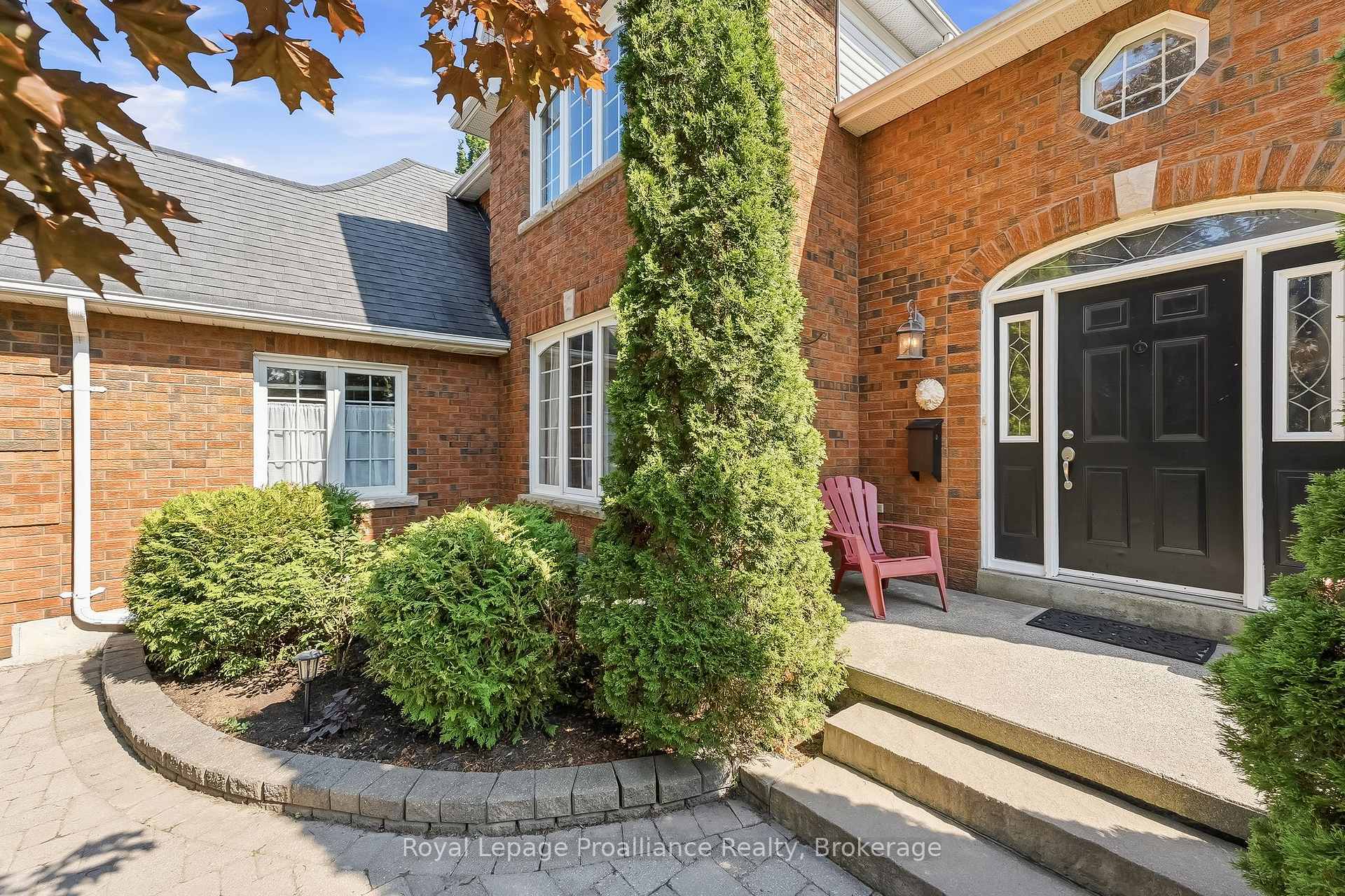 Photo 4 of 37 Ravine Drive, Port Hope — HOMEH
