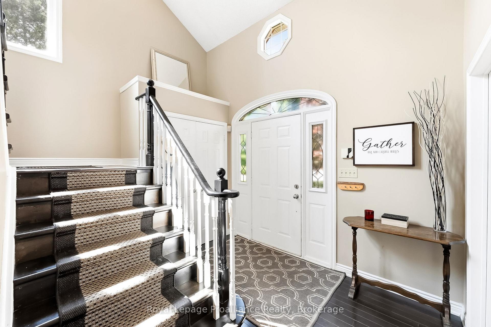 Photo 5 of 37 Ravine Drive, Port Hope — HOMEH