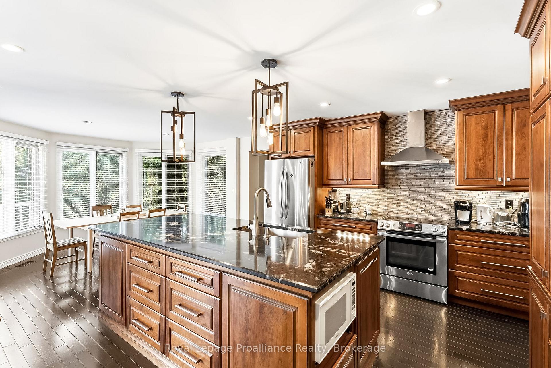 Photo 8 of 37 Ravine Drive, Port Hope — HOMEH