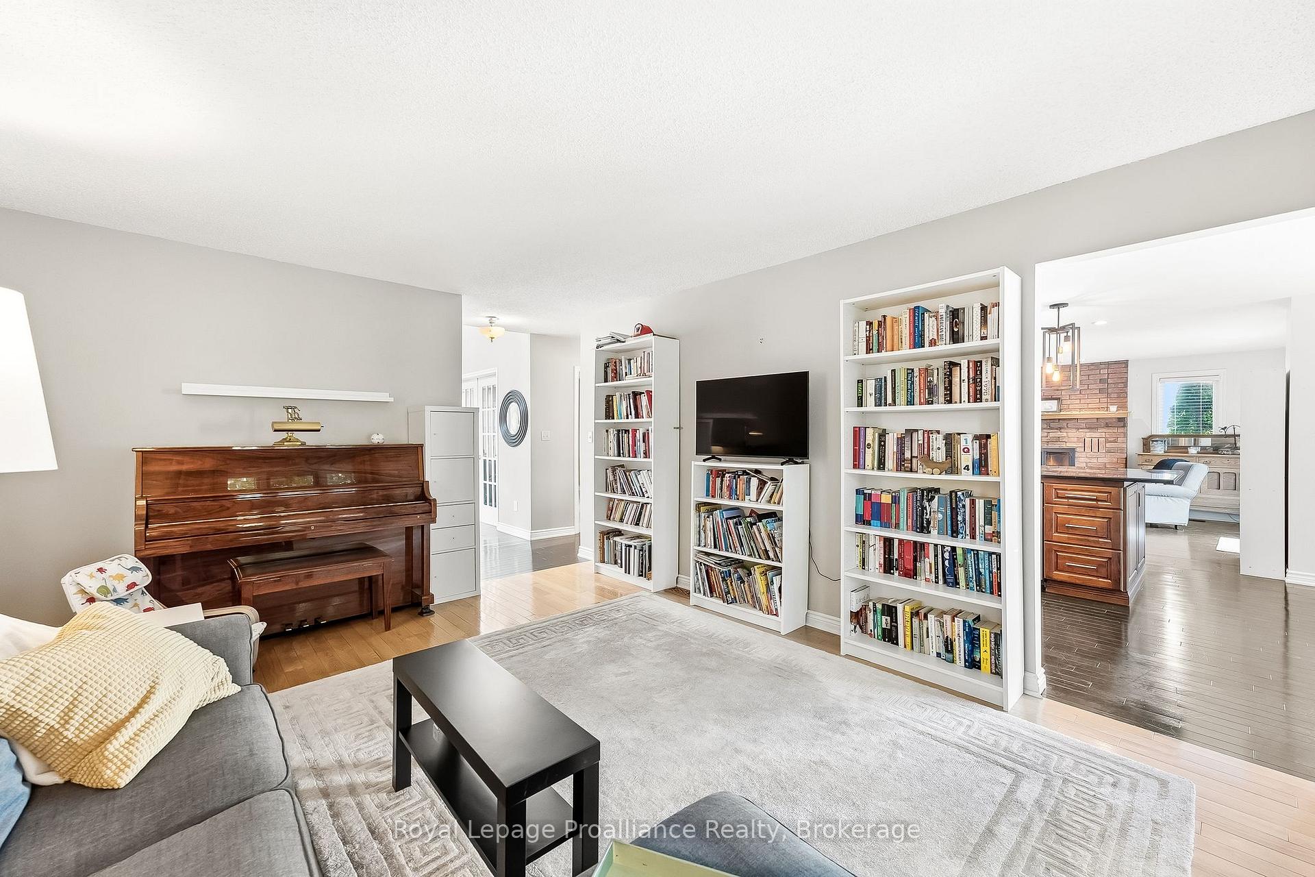 Photo 21 of 37 Ravine Drive, Port Hope — HOMEH