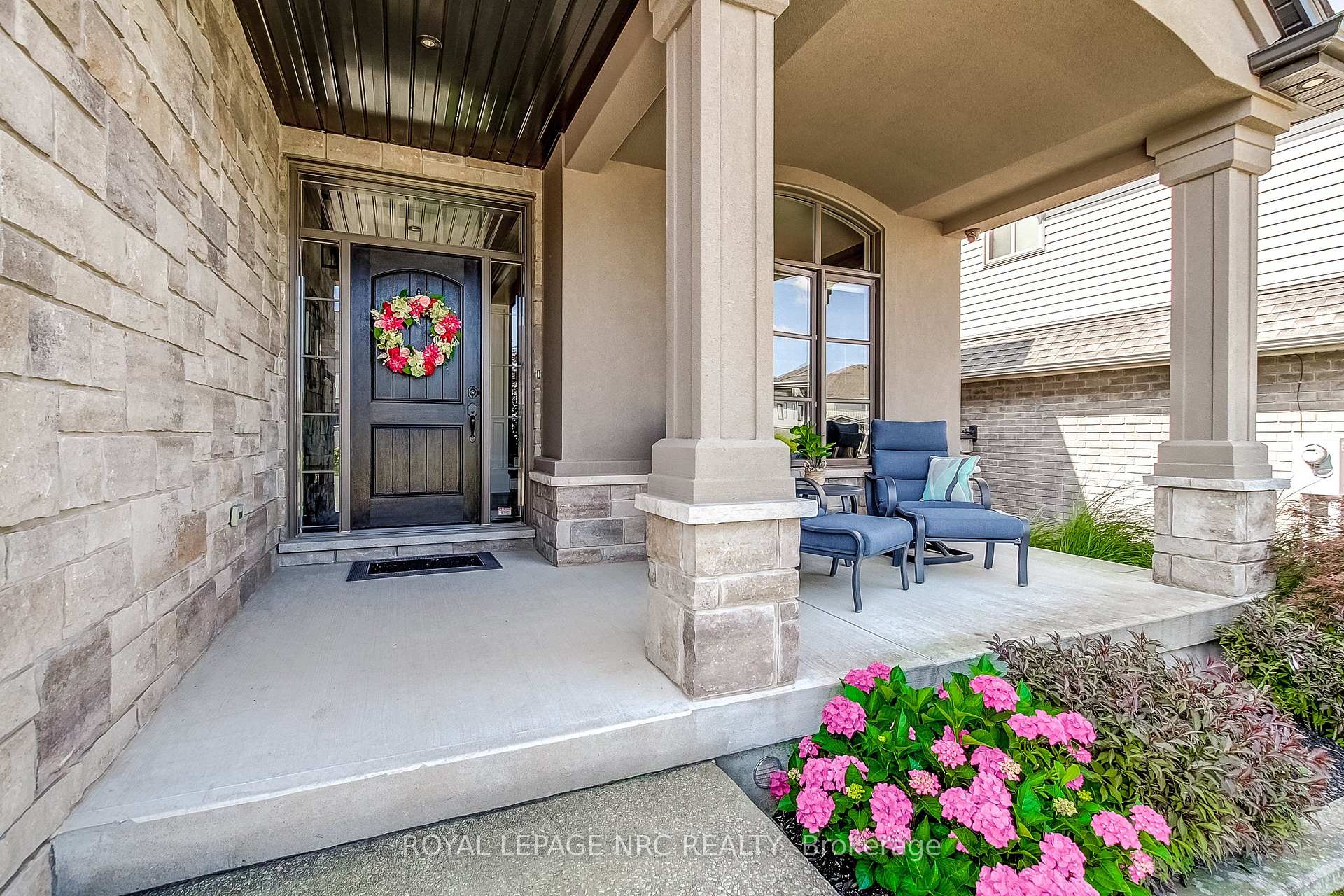 Photo 2 of 8816 Angie Drive, Niagara Falls, Forestview — HOMEH