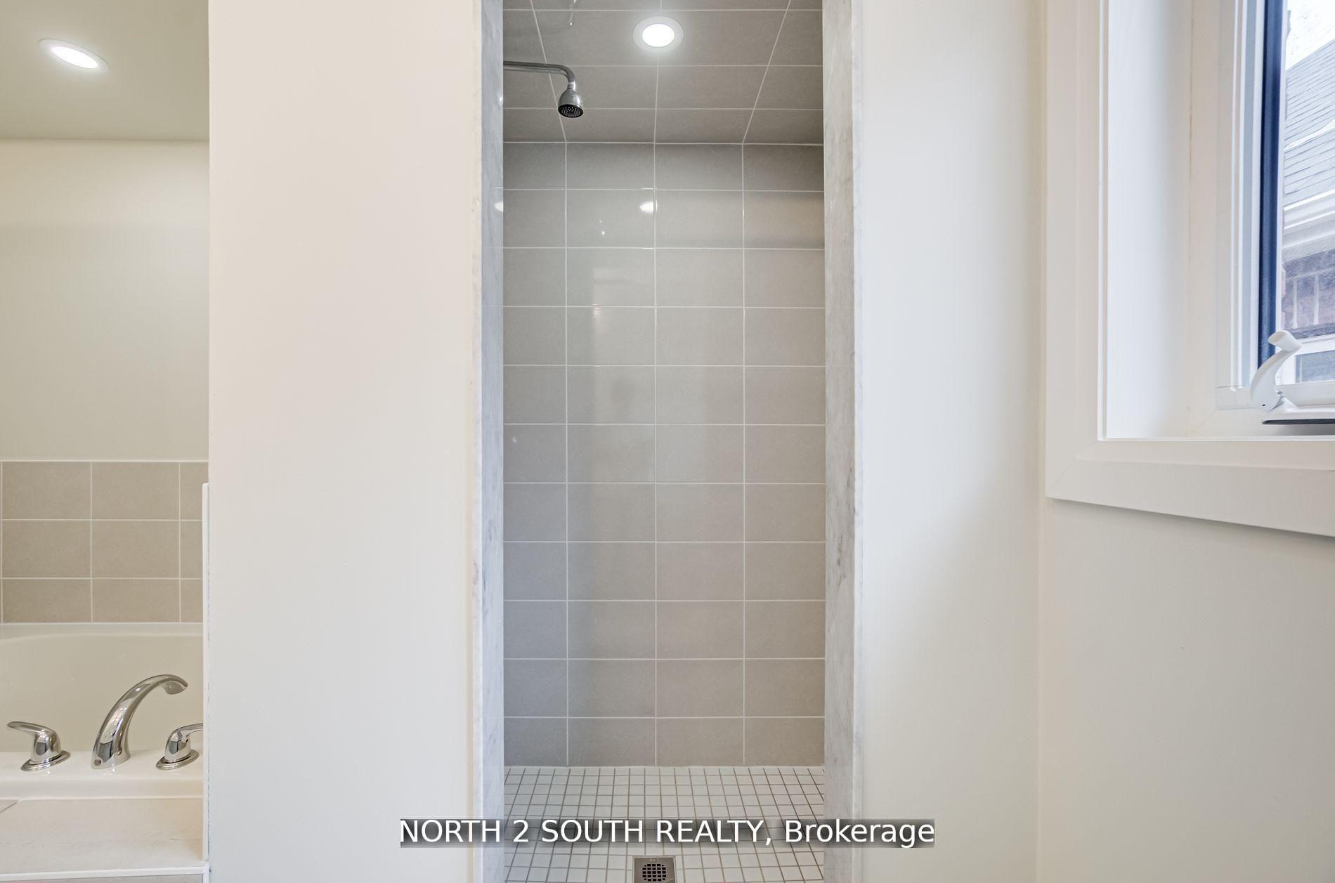 Photo 39 of 75 Virro Court, Vaughan, Elder Mills — HOMEH