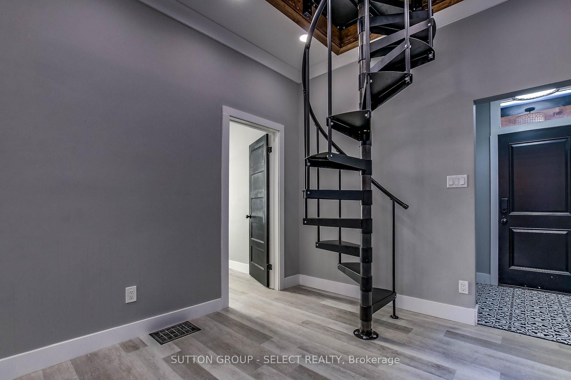 Photo 5 of 71 Briscoe Street E, London, South F — HOMEH