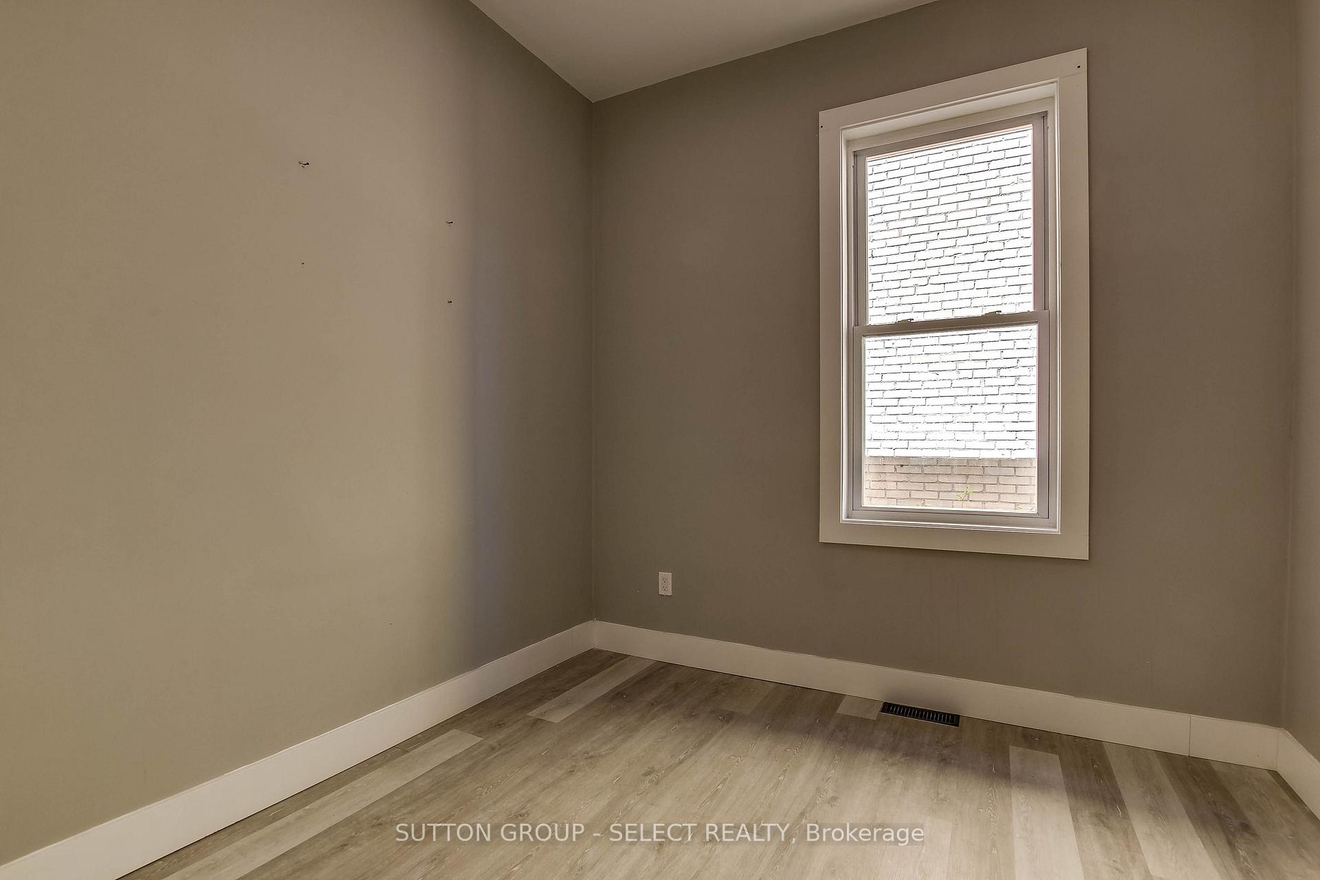 Photo 6 of 71 Briscoe Street E, London, South F — HOMEH