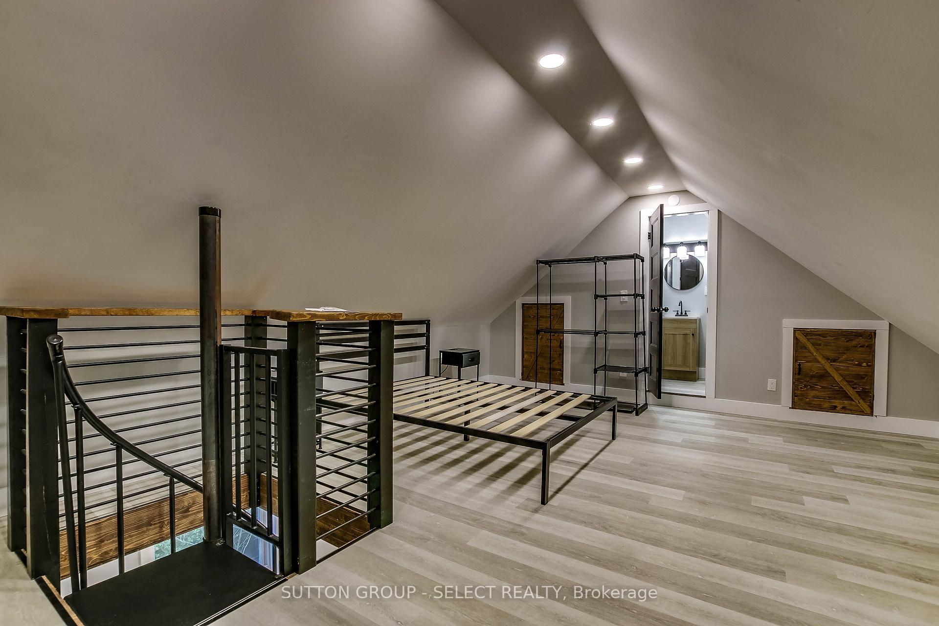 Photo 13 of 71 Briscoe Street E, London, South F — HOMEH