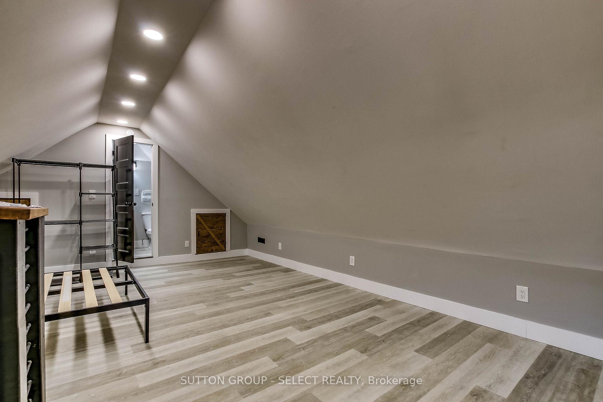 Photo 14 of 71 Briscoe Street E, London, South F — HOMEH