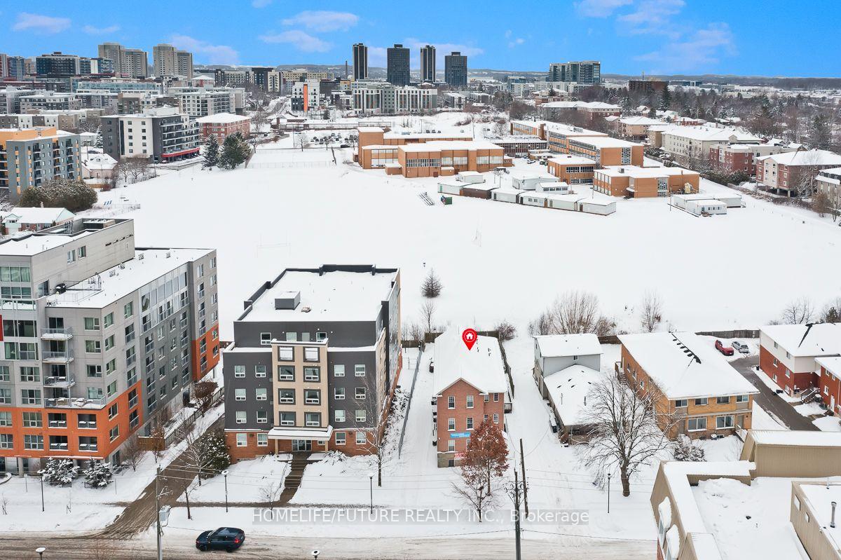 Photo 3 of Unit A, 327 Spruce Street, Waterloo, Beechwood/University — HOMEH