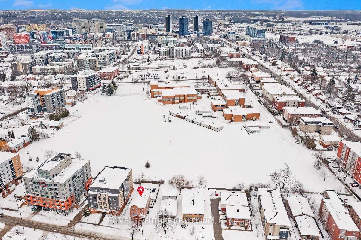 Photo 4 of Unit A, 327 Spruce Street, Waterloo, Beechwood/University — HOMEH
