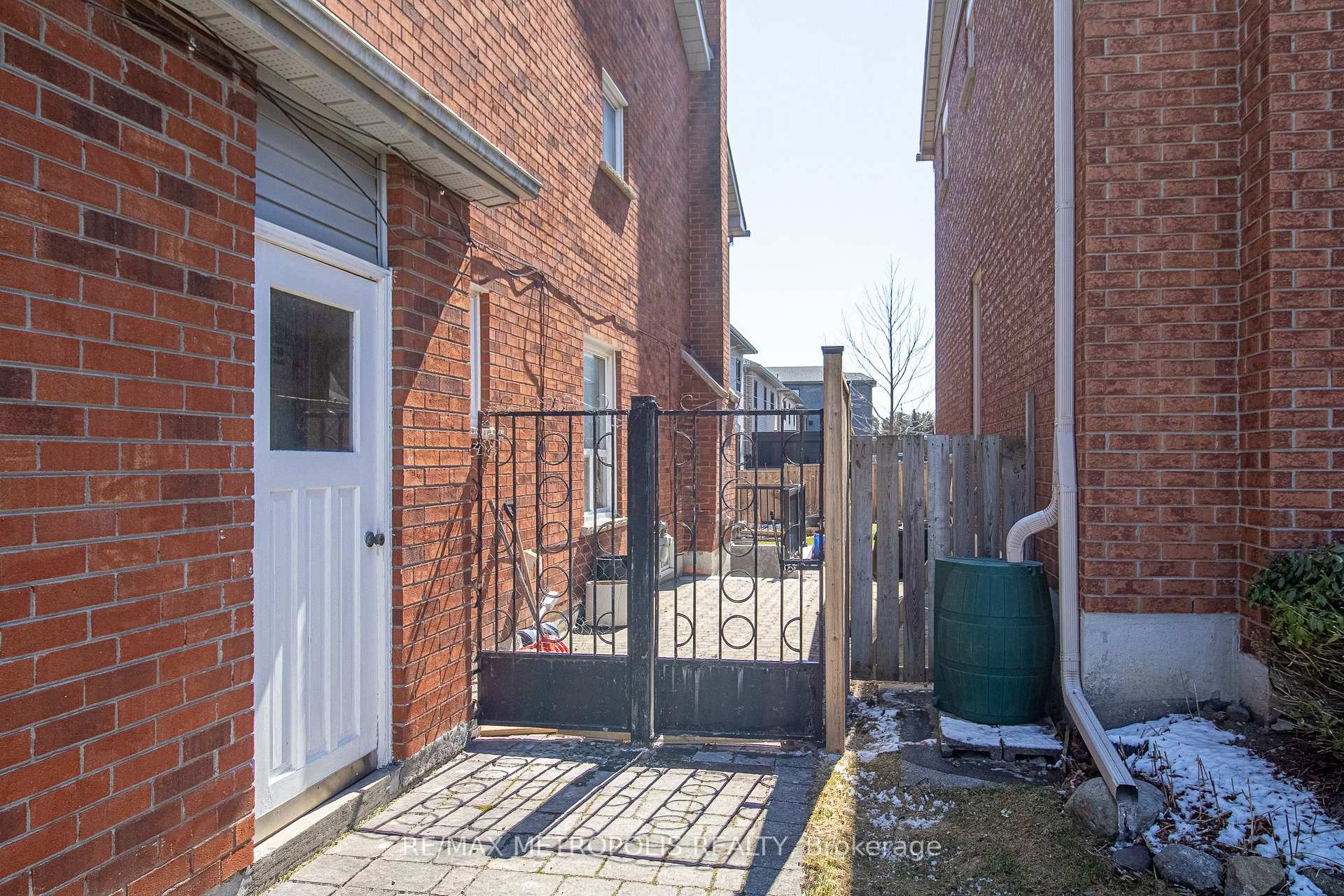 Photo 2 of Unit Basement, 507 Charnwood Court, Pickering, Amberlea — HOMEH
