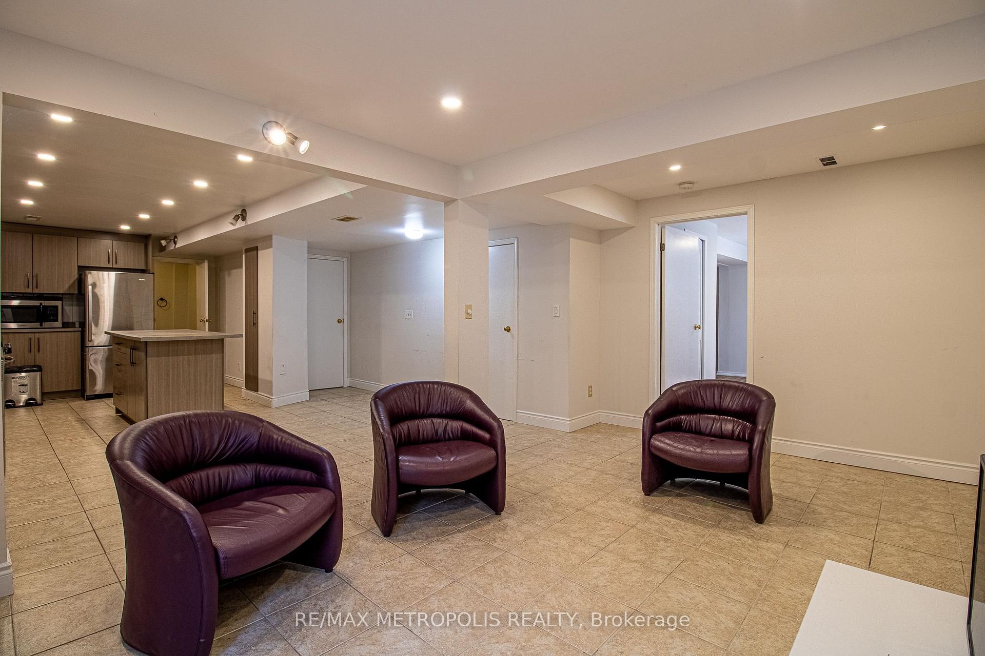 Photo 3 of Unit Basement, 507 Charnwood Court, Pickering, Amberlea — HOMEH