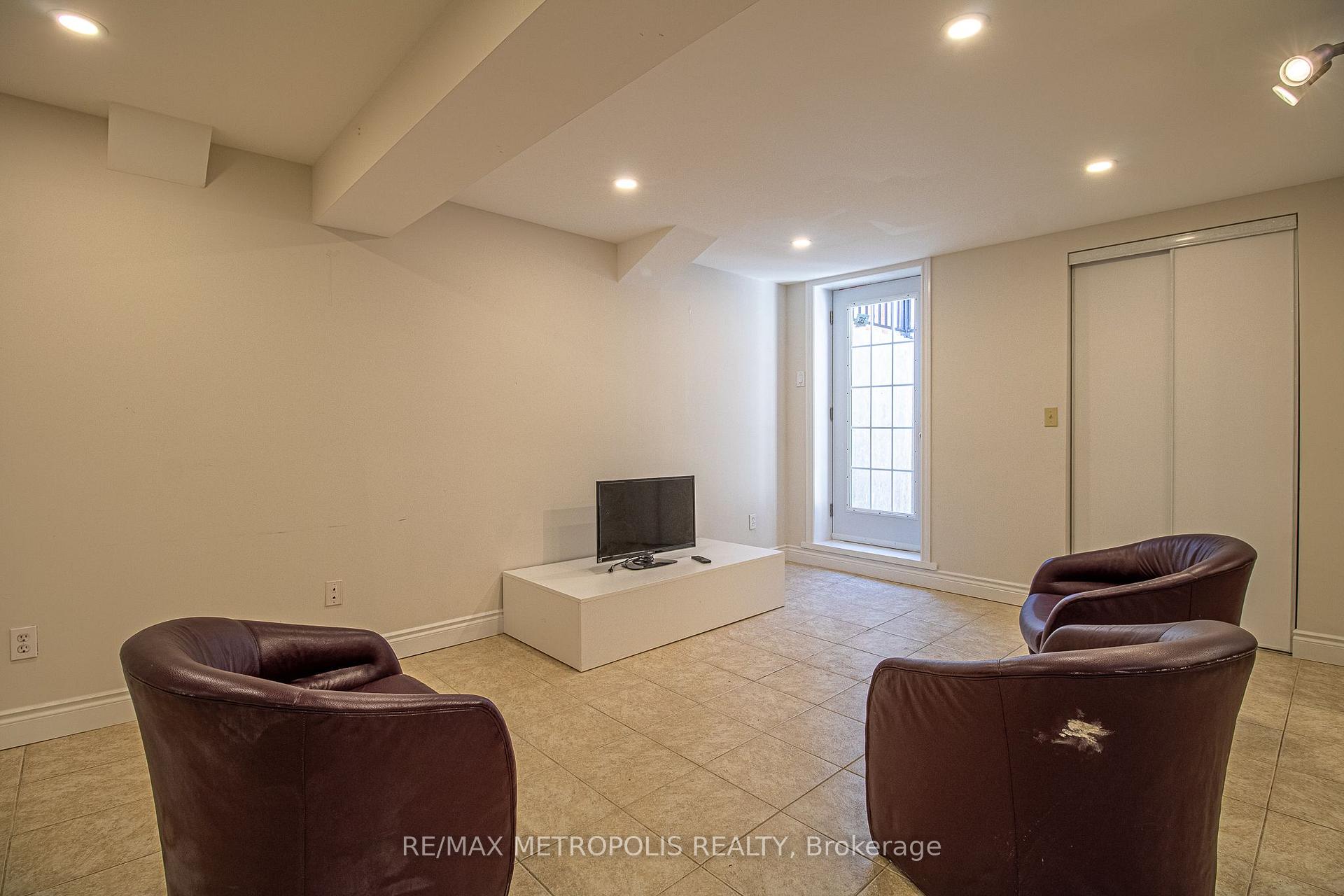 Photo 4 of Unit Basement, 507 Charnwood Court, Pickering, Amberlea — HOMEH
