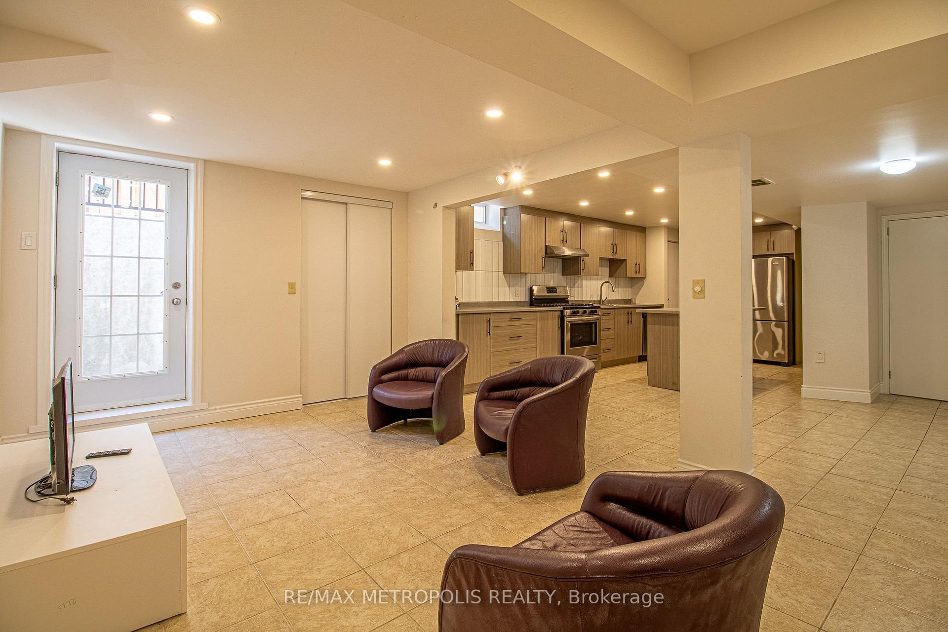 Photo 5 of Unit Basement, 507 Charnwood Court, Pickering, Amberlea — HOMEH