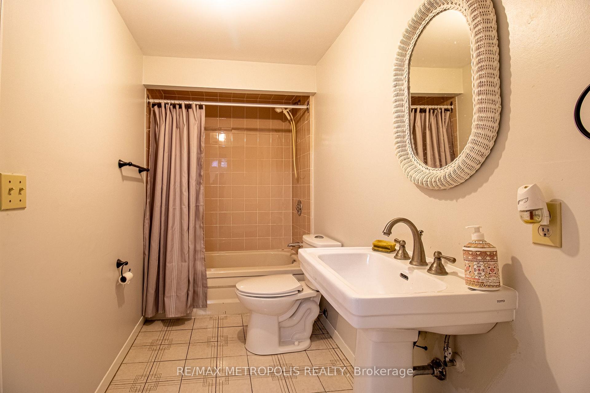 Photo 18 of Unit Basement, 507 Charnwood Court, Pickering, Amberlea — HOMEH