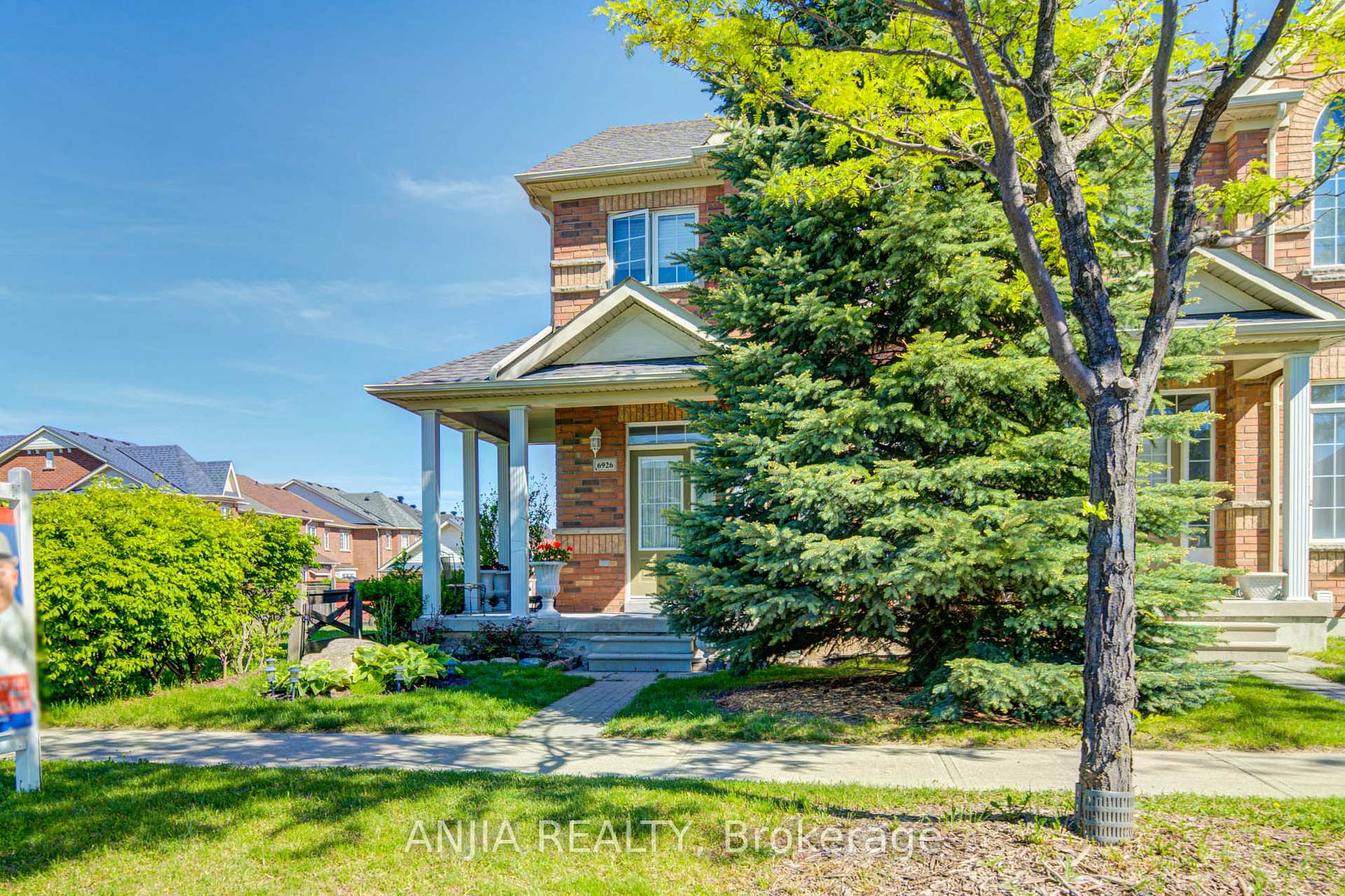 Photo 2 of 6926 14th Avenue, Markham, Box Grove — HOMEH