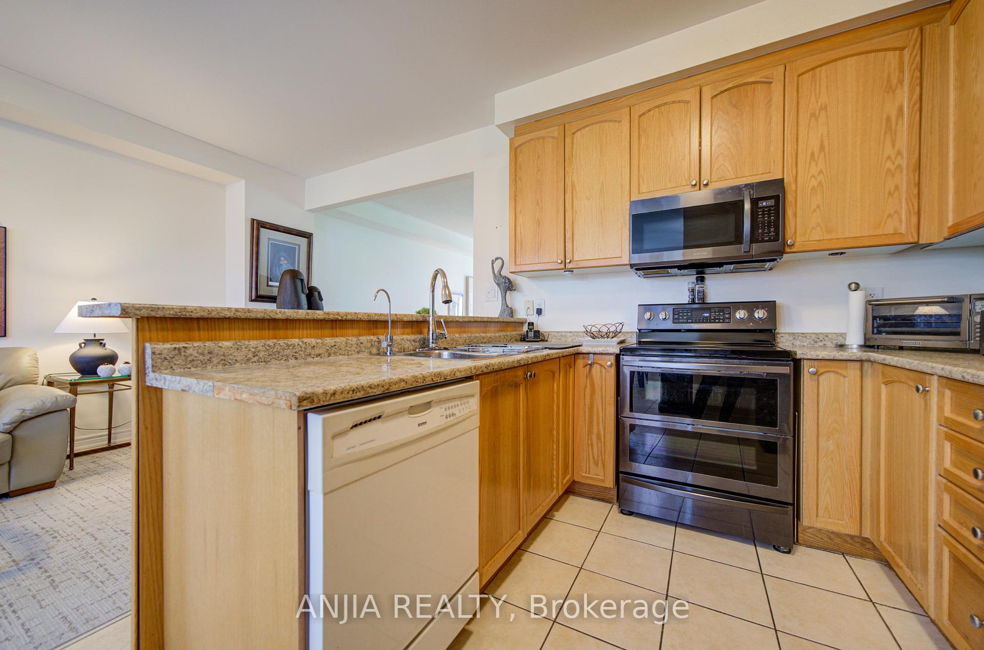 Photo 14 of 6926 14th Avenue, Markham, Box Grove — HOMEH