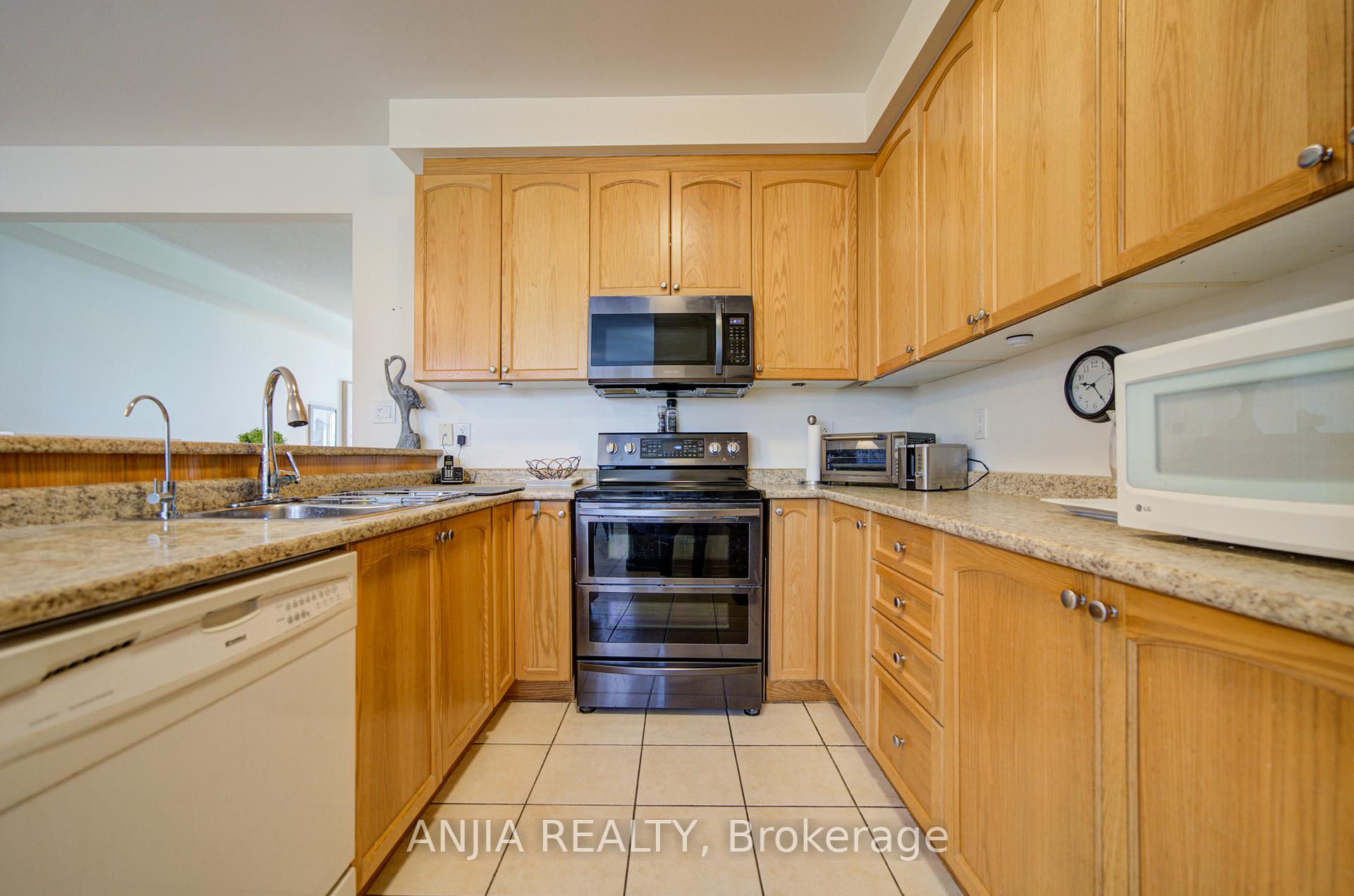 Photo 15 of 6926 14th Avenue, Markham, Box Grove — HOMEH