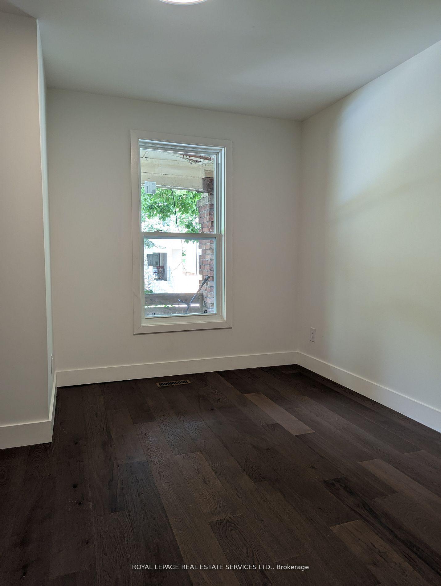 Photo 10 of Unit Main, 264A Hastings Avenue, Toronto, South Riverdale — HOMEH