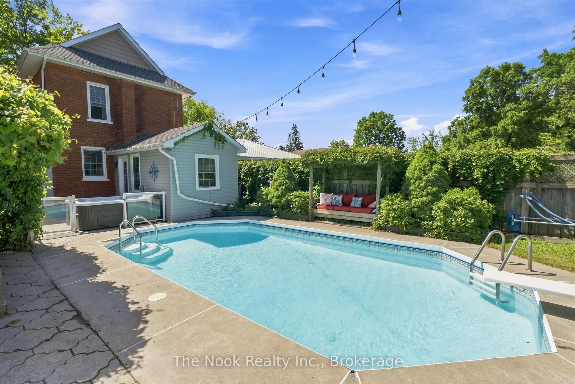 Photo 3 of 264 Bennet Street, Peterborough, Northcrest Ward 5 — HOMEH