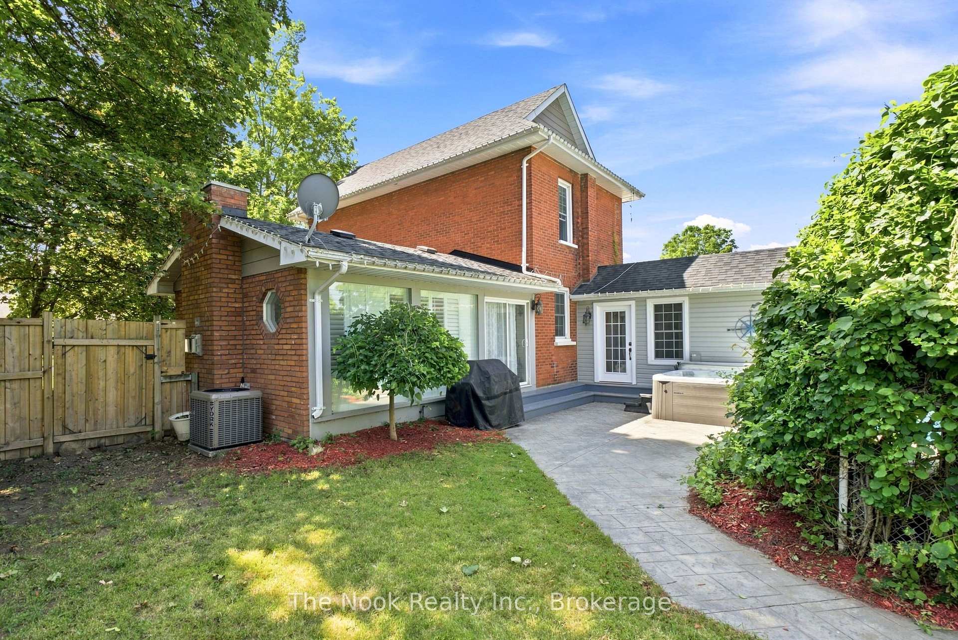 Photo 4 of 264 Bennet Street, Peterborough, Northcrest Ward 5 — HOMEH