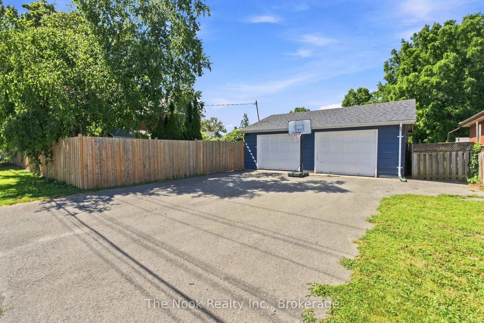 Photo 6 of 264 Bennet Street, Peterborough, Northcrest Ward 5 — HOMEH
