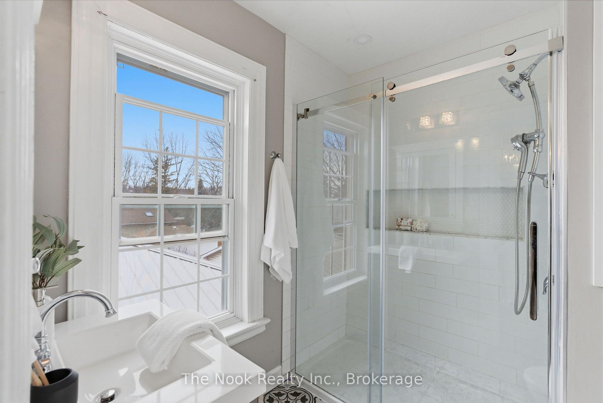 Photo 33 of 264 Bennet Street, Peterborough, Northcrest Ward 5 — HOMEH