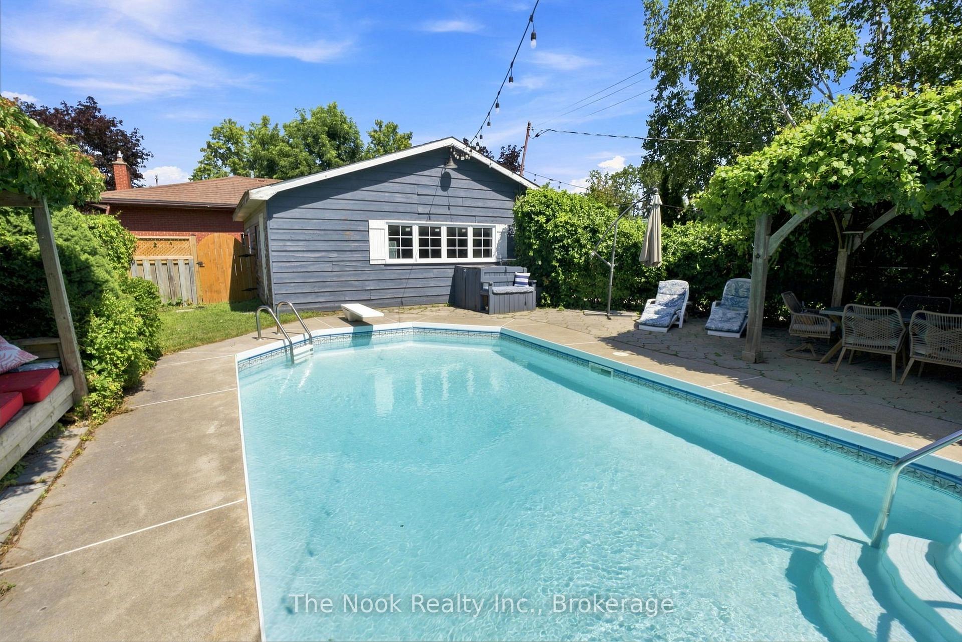 Photo 39 of 264 Bennet Street, Peterborough, Northcrest Ward 5 — HOMEH