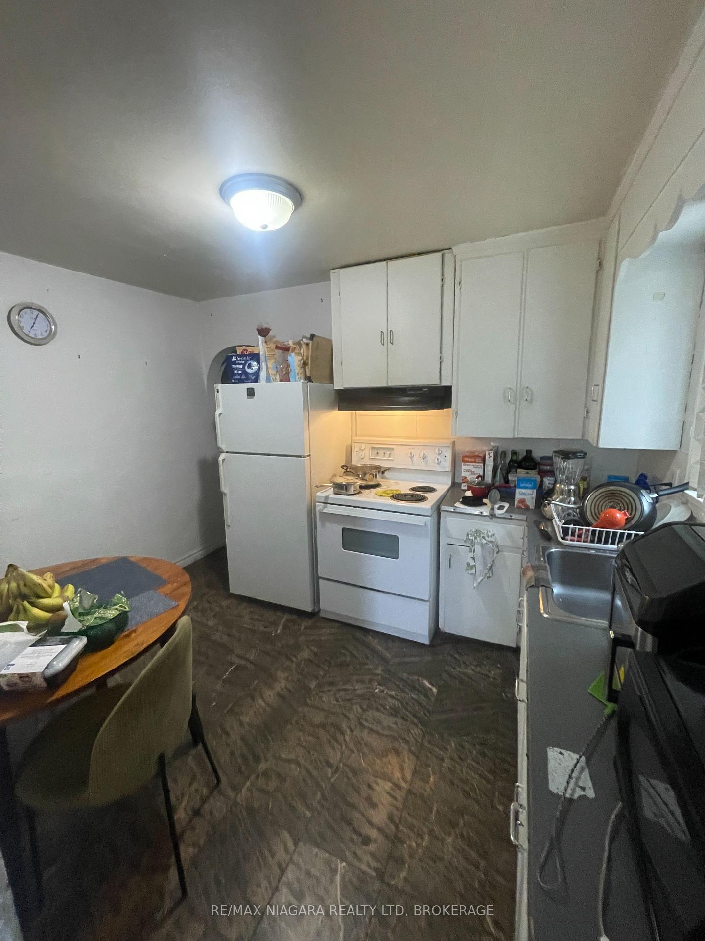 Photo 9 of 45 Powerview Avenue, St. Catharines, Western Hill — HOMEH