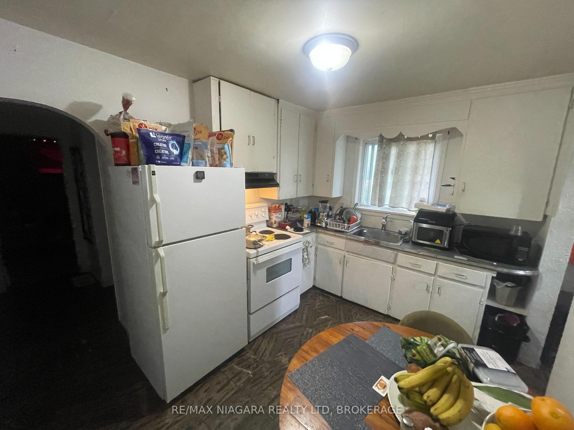 Photo 10 of 45 Powerview Avenue, St. Catharines, Western Hill — HOMEH