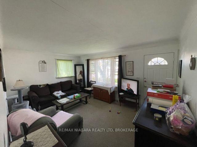 Photo 11 of 45 Powerview Avenue, St. Catharines, Western Hill — HOMEH