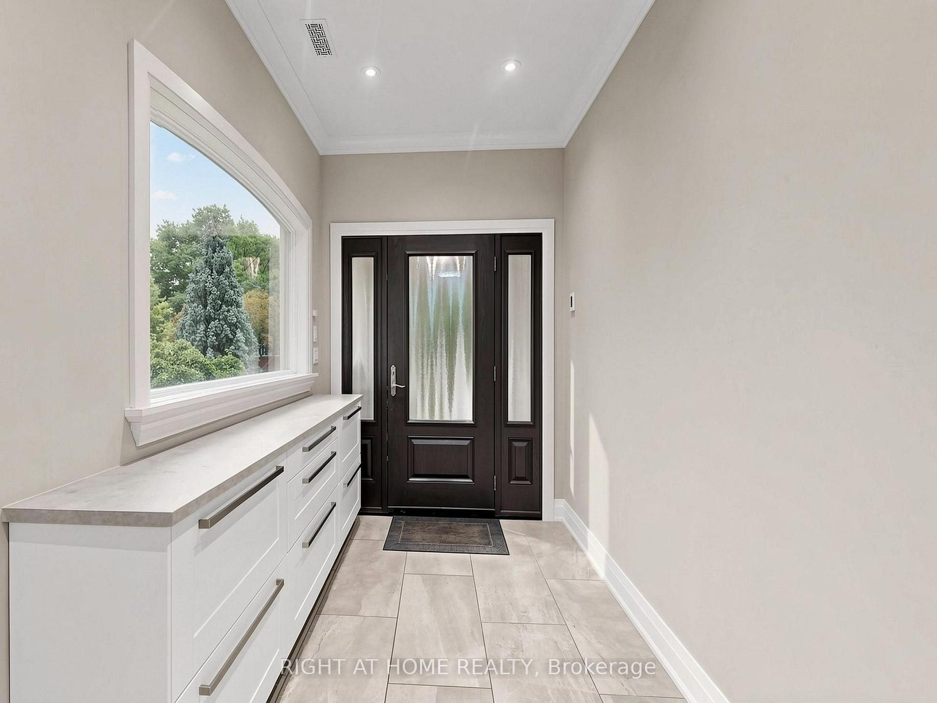 Photo 3 of 67 Bonnyview Drive, Etobicoke, Stonegate-Queensway — HOMEH