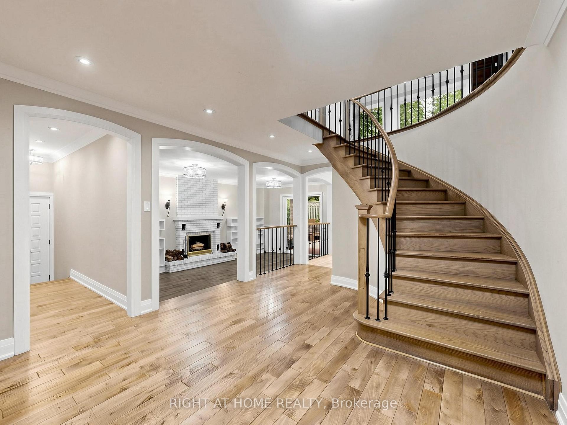 Photo 5 of 67 Bonnyview Drive, Etobicoke, Stonegate-Queensway — HOMEH