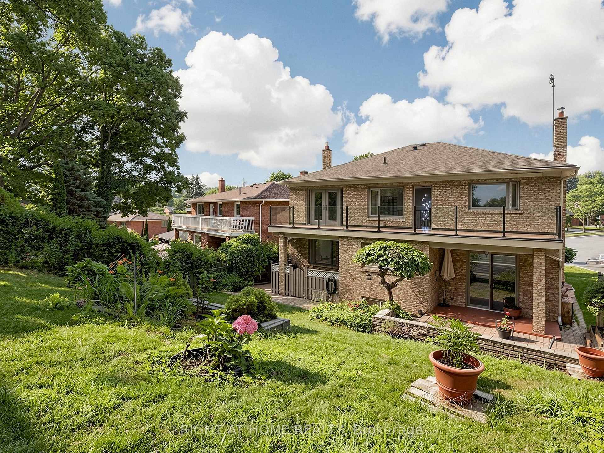 Photo 32 of 67 Bonnyview Drive, Etobicoke, Stonegate-Queensway — HOMEH