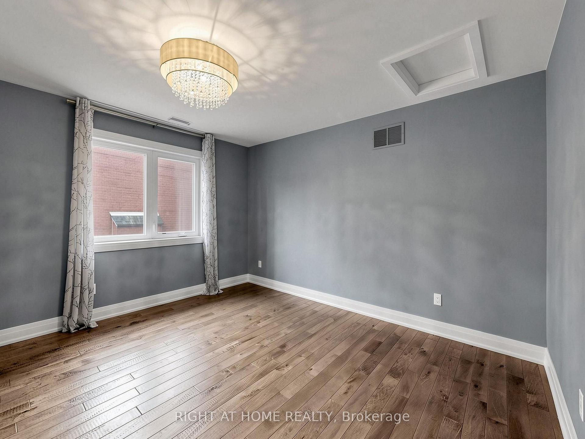 Photo 39 of 67 Bonnyview Drive, Etobicoke, Stonegate-Queensway — HOMEH