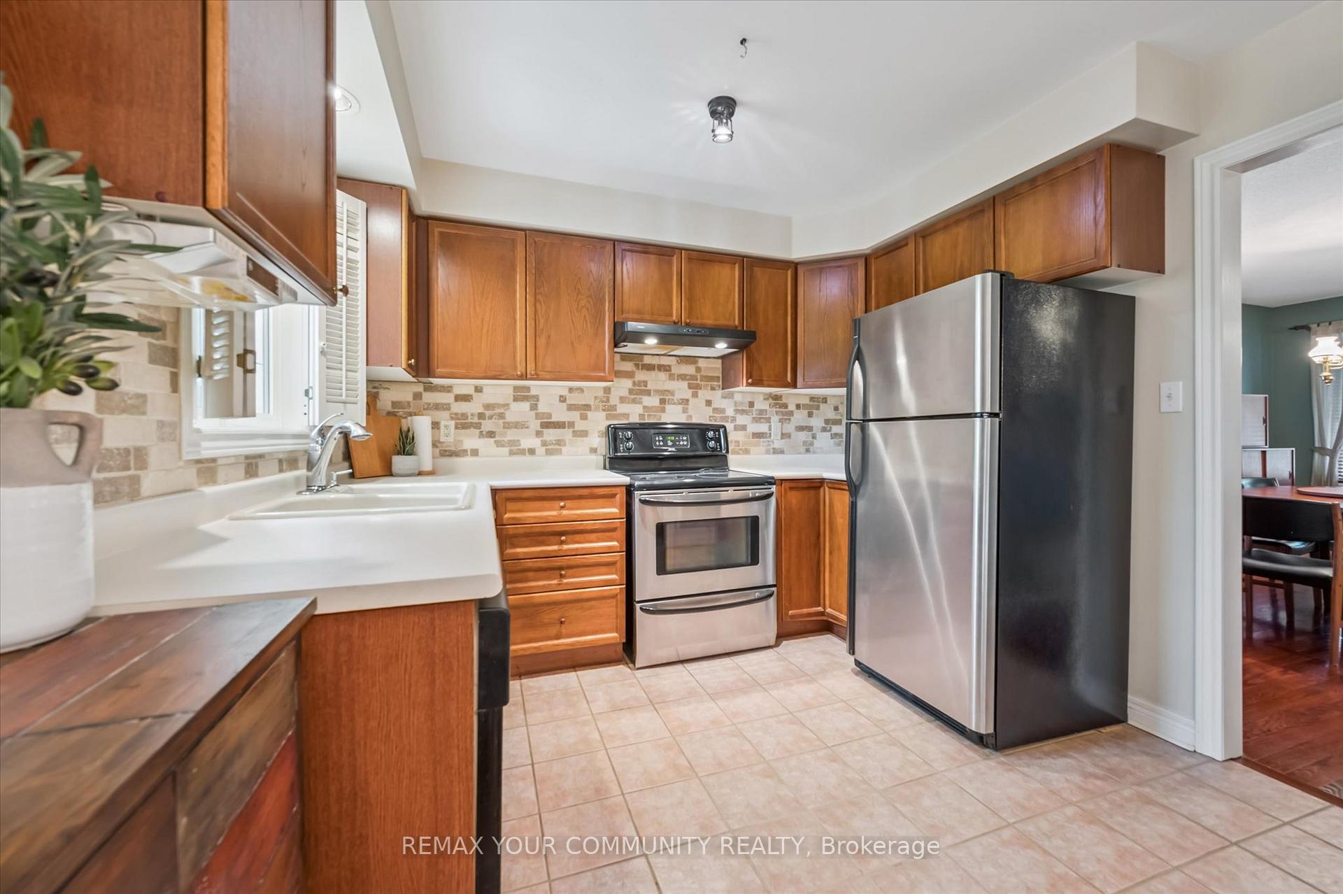 Photo 11 of 428 Union Street W, Centre Wellington, Fergus — HOMEH