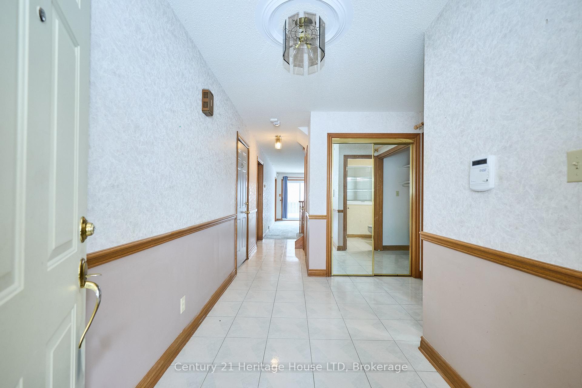 Photo 3 of Unit 20, 2720 Mewburn Road, Niagara Falls, Casey — HOMEH