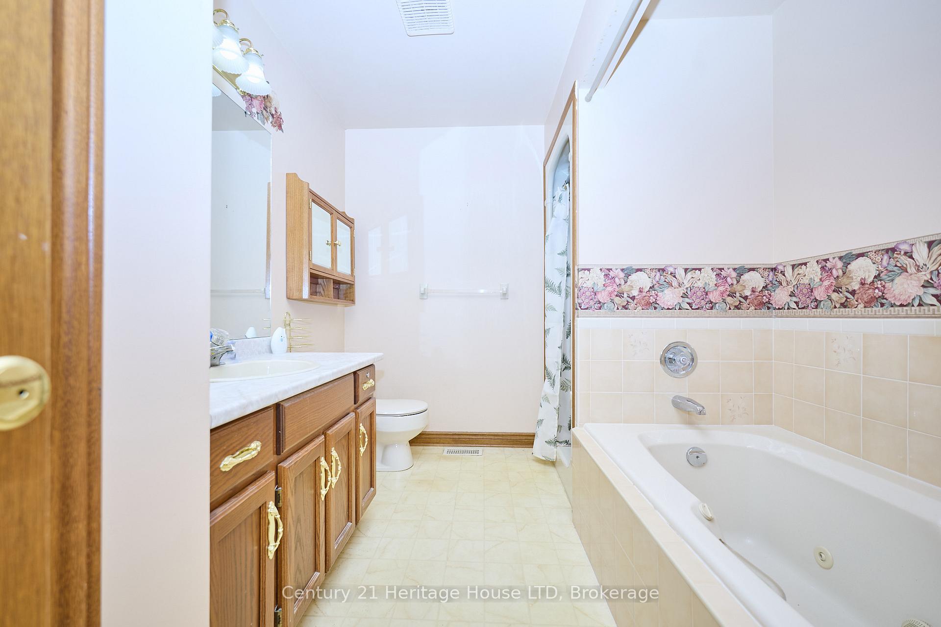 Photo 23 of Unit 20, 2720 Mewburn Road, Niagara Falls, Casey — HOMEH