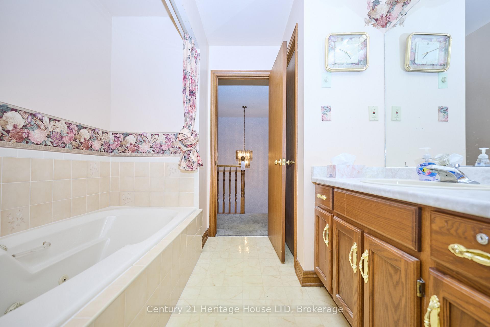 Photo 24 of Unit 20, 2720 Mewburn Road, Niagara Falls, Casey — HOMEH