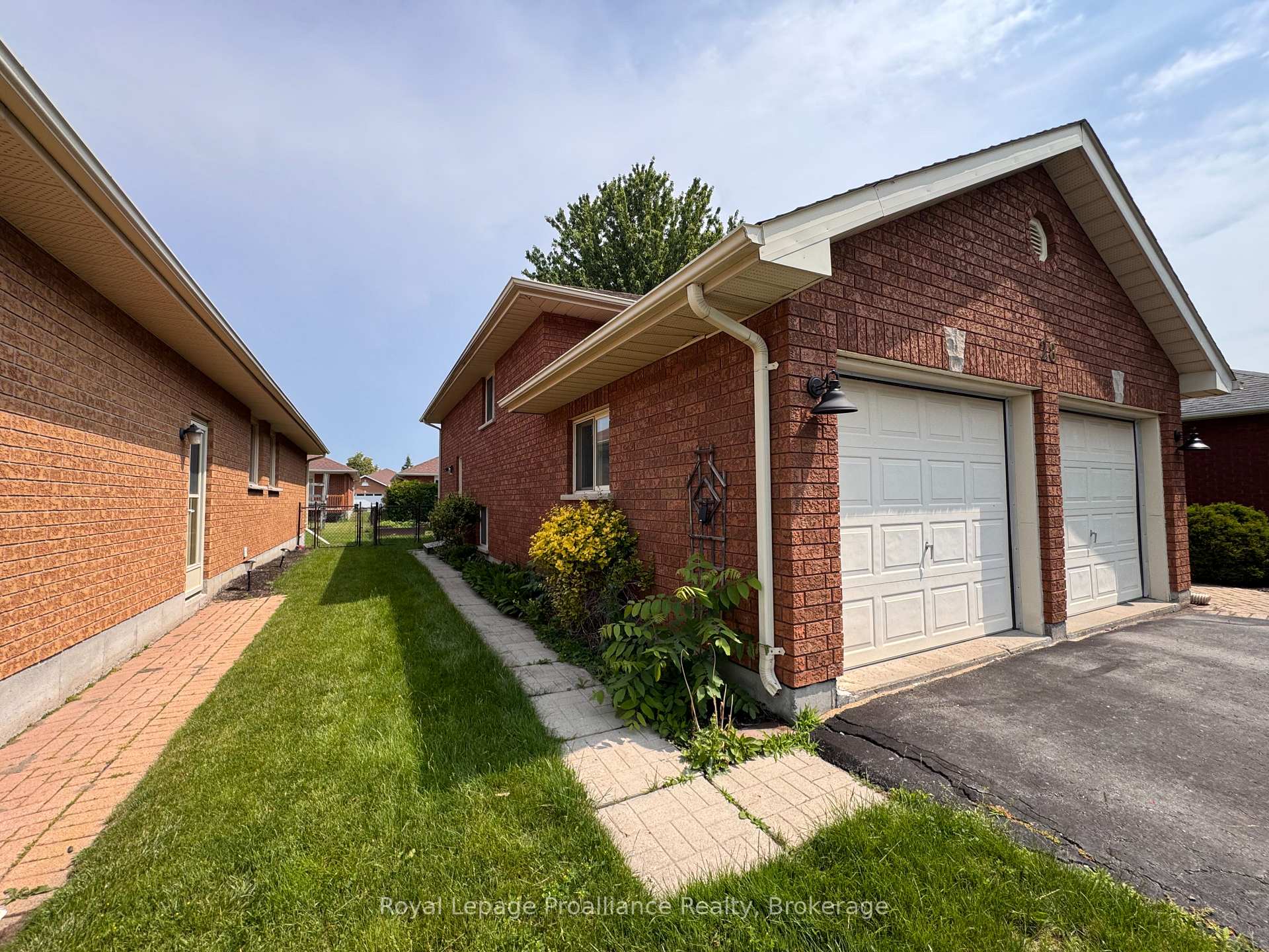 Photo 2 of 28 Oak Ridge Boulevard, Belleville, Belleville Ward — HOMEH