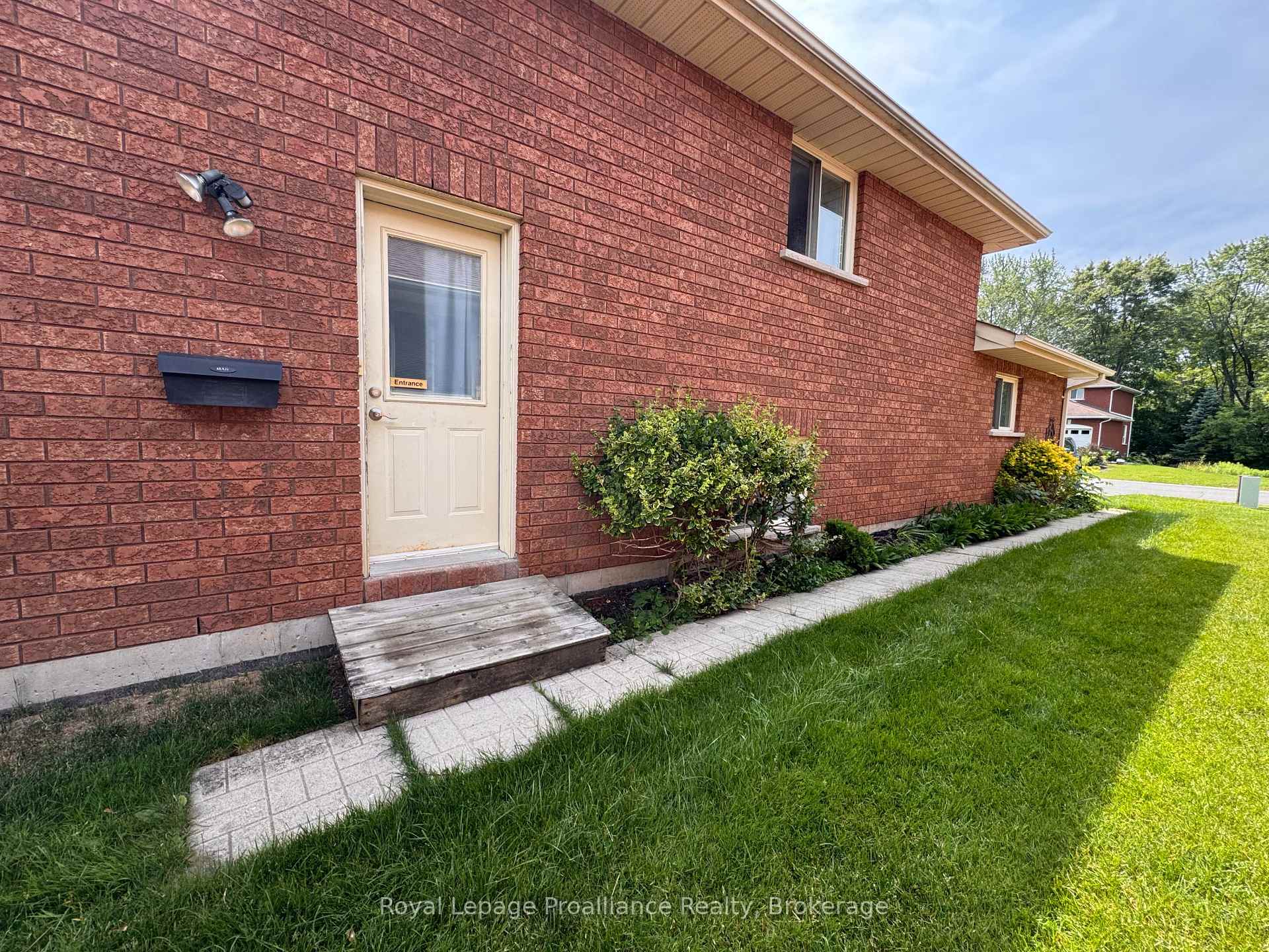Photo 3 of 28 Oak Ridge Boulevard, Belleville, Belleville Ward — HOMEH