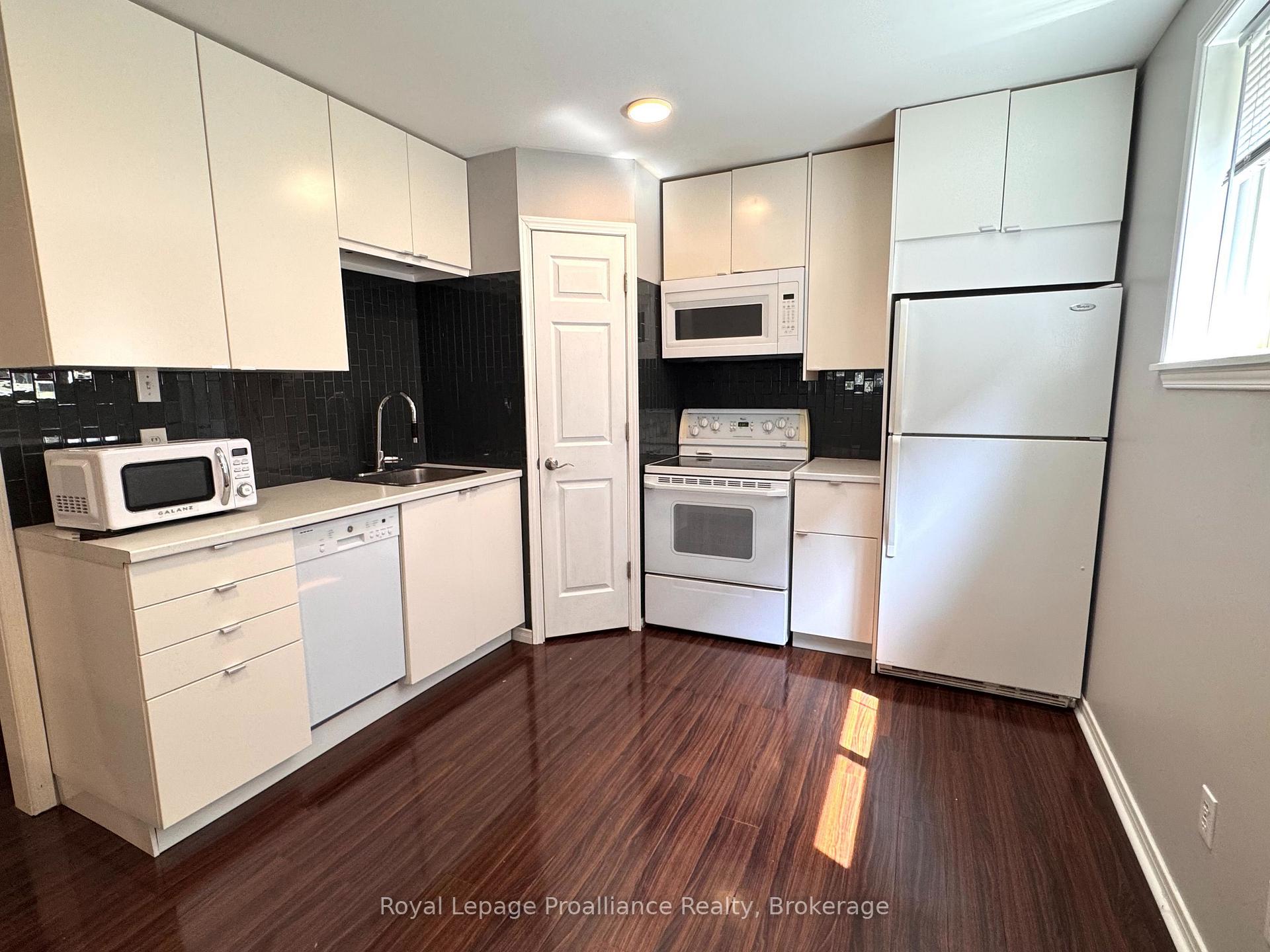 Photo 7 of 28 Oak Ridge Boulevard, Belleville, Belleville Ward — HOMEH