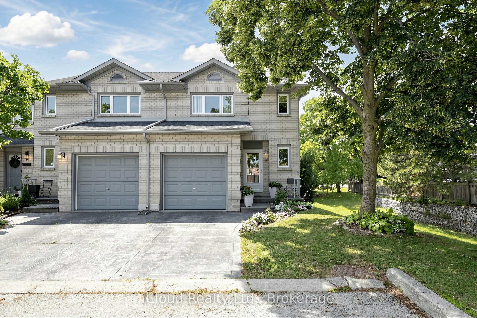 Front of Unit 16, 1 Royalwood Court