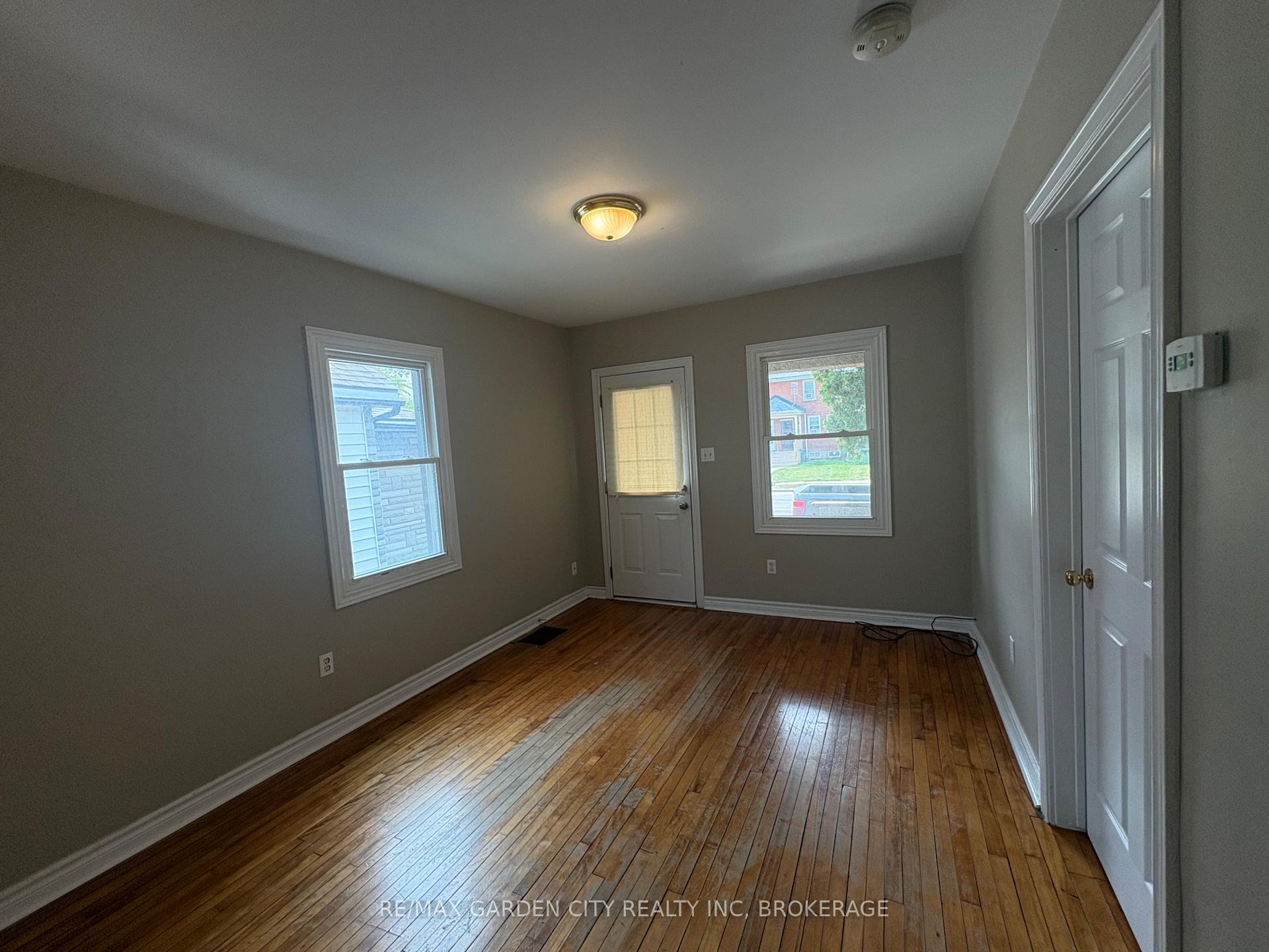 Photo 2 of 200 Lincoln Street, Welland, Lincoln/Crowland — HOMEH