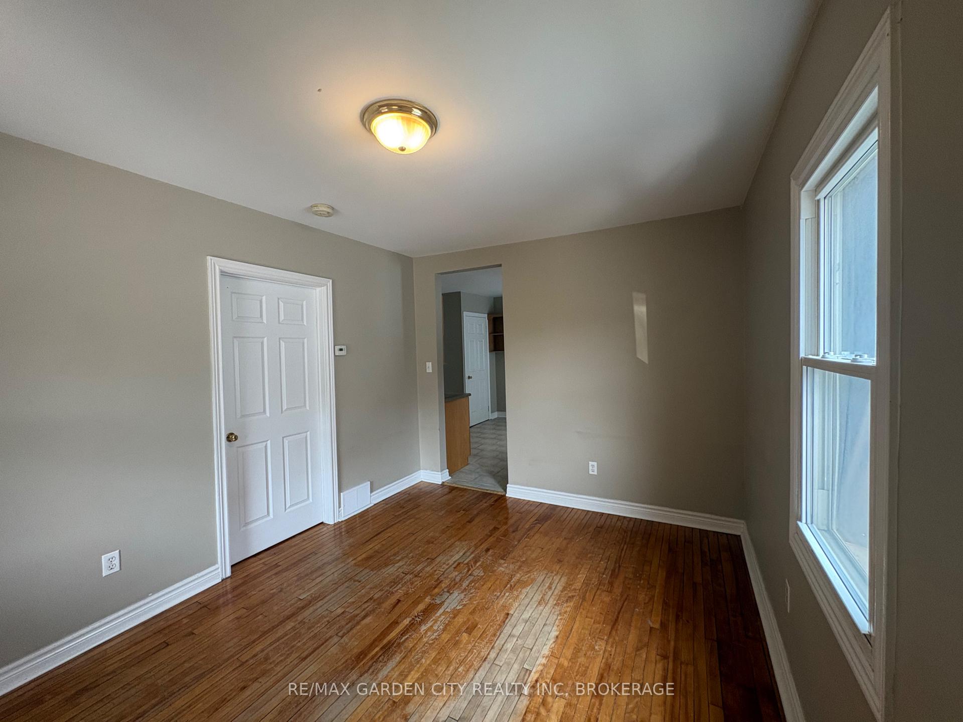 Photo 3 of 200 Lincoln Street, Welland, Lincoln/Crowland — HOMEH