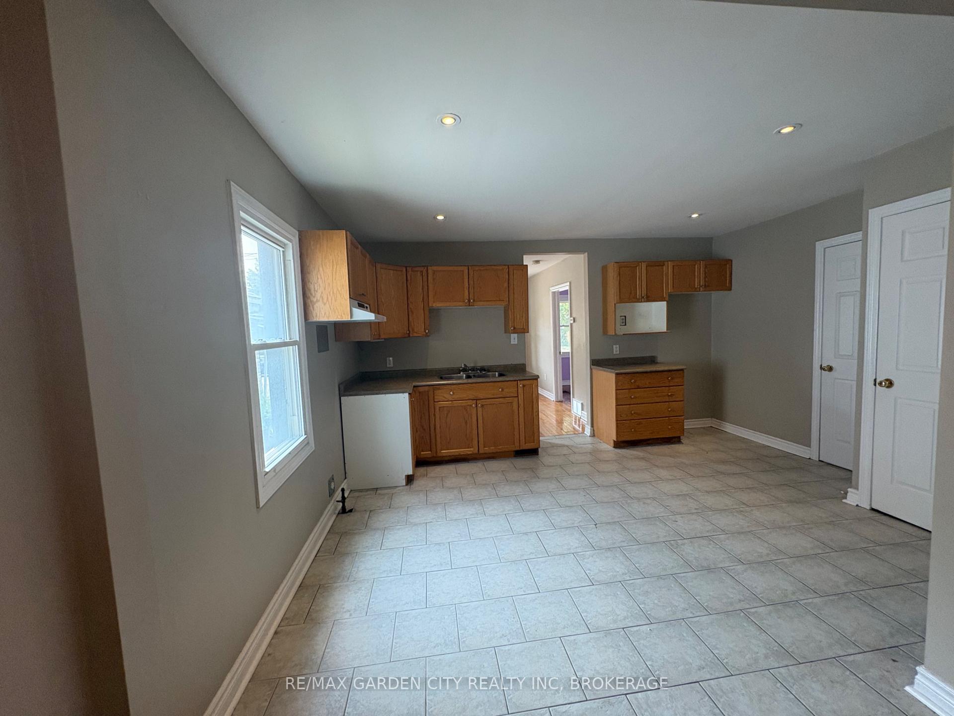Photo 5 of 200 Lincoln Street, Welland, Lincoln/Crowland — HOMEH