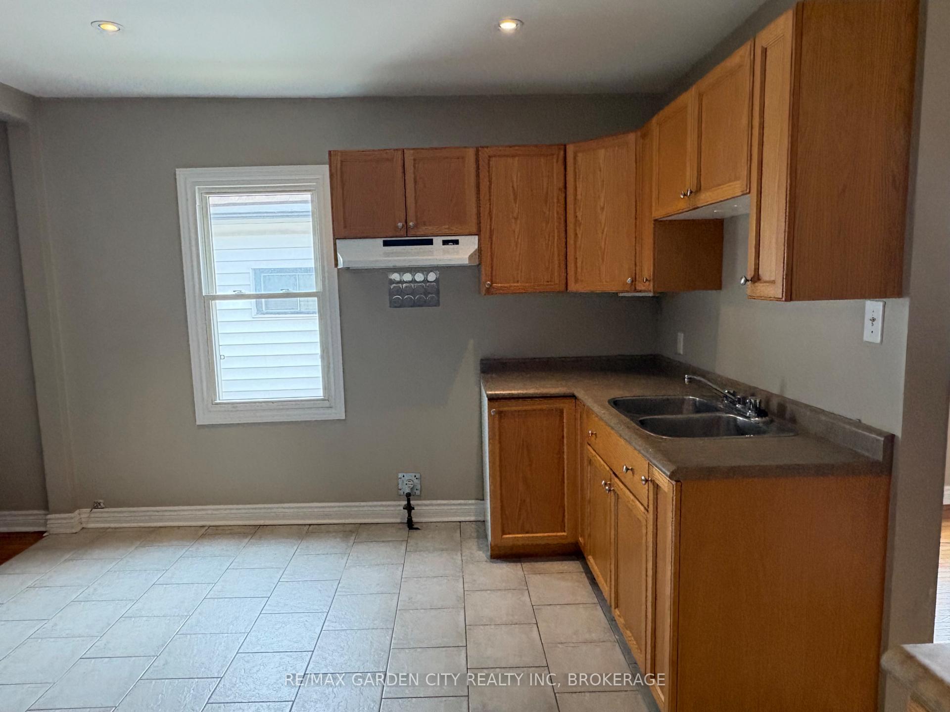 Photo 7 of 200 Lincoln Street, Welland, Lincoln/Crowland — HOMEH
