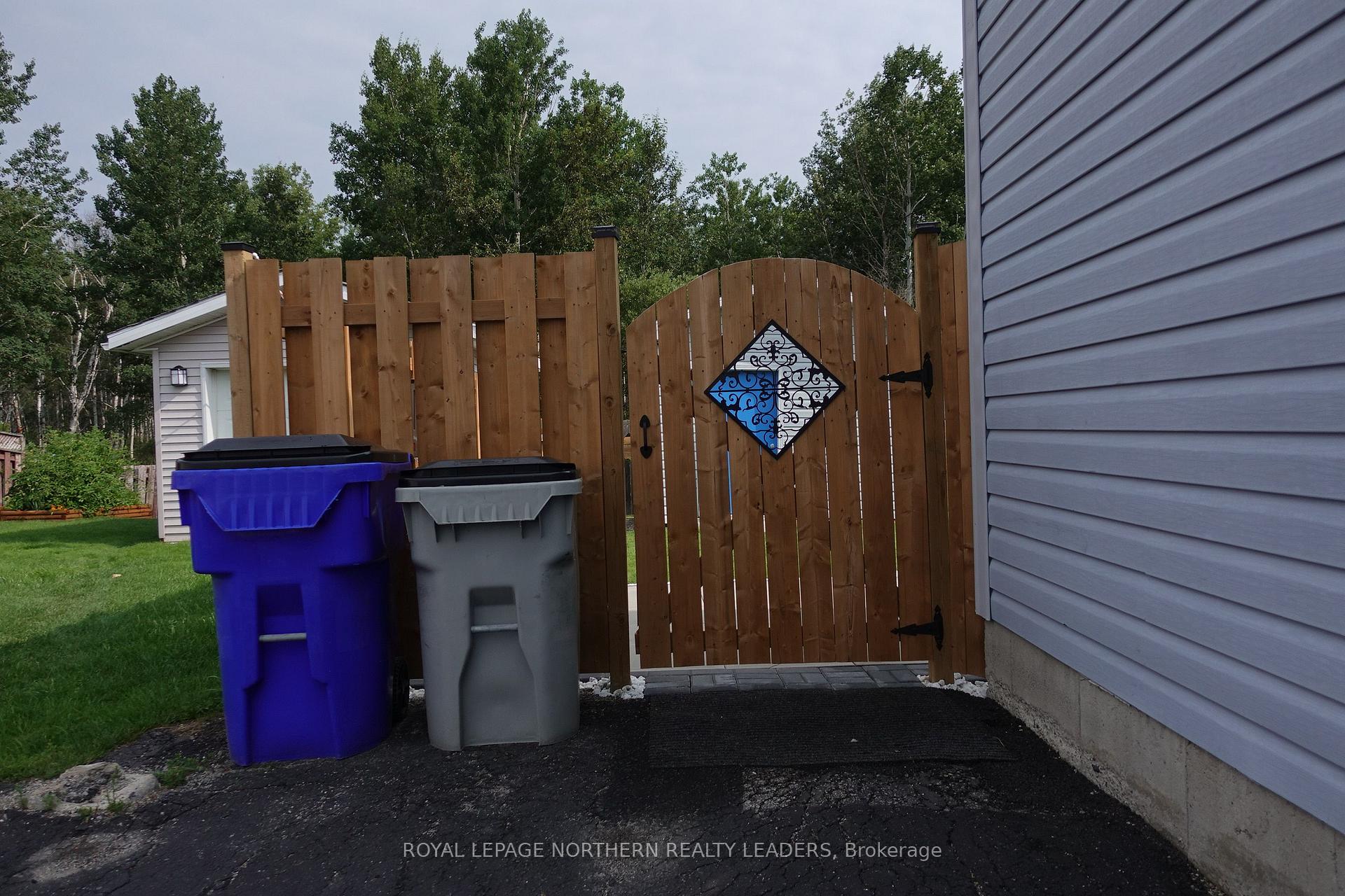 Photo 4 of 1162 Park Avenue, Timmins, MTJ - Main Area — HOMEH