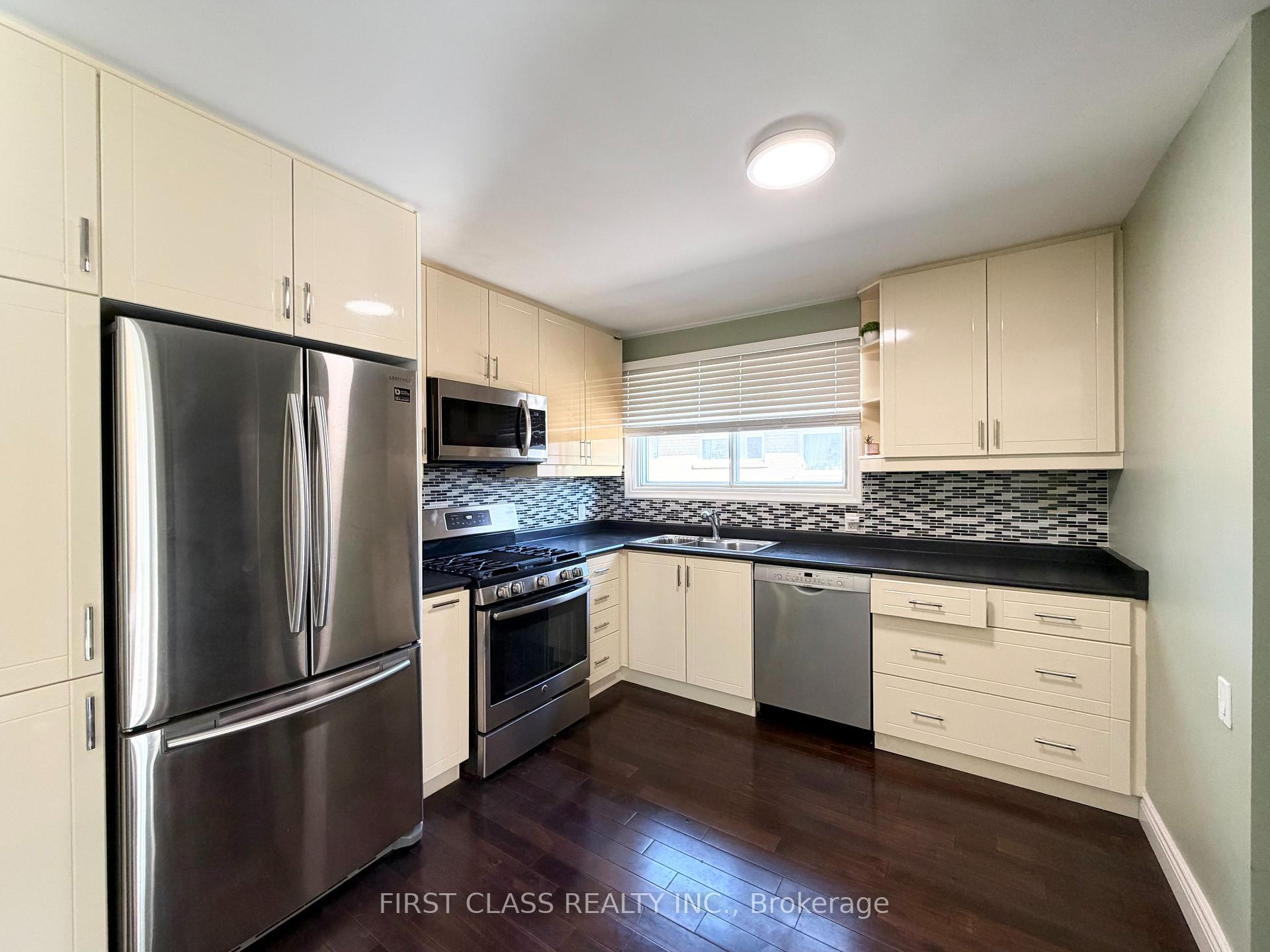 Photo 3 of Unit Main, 243 Blue Grass Boulevard, Richmond Hill, Crosby — HOMEH