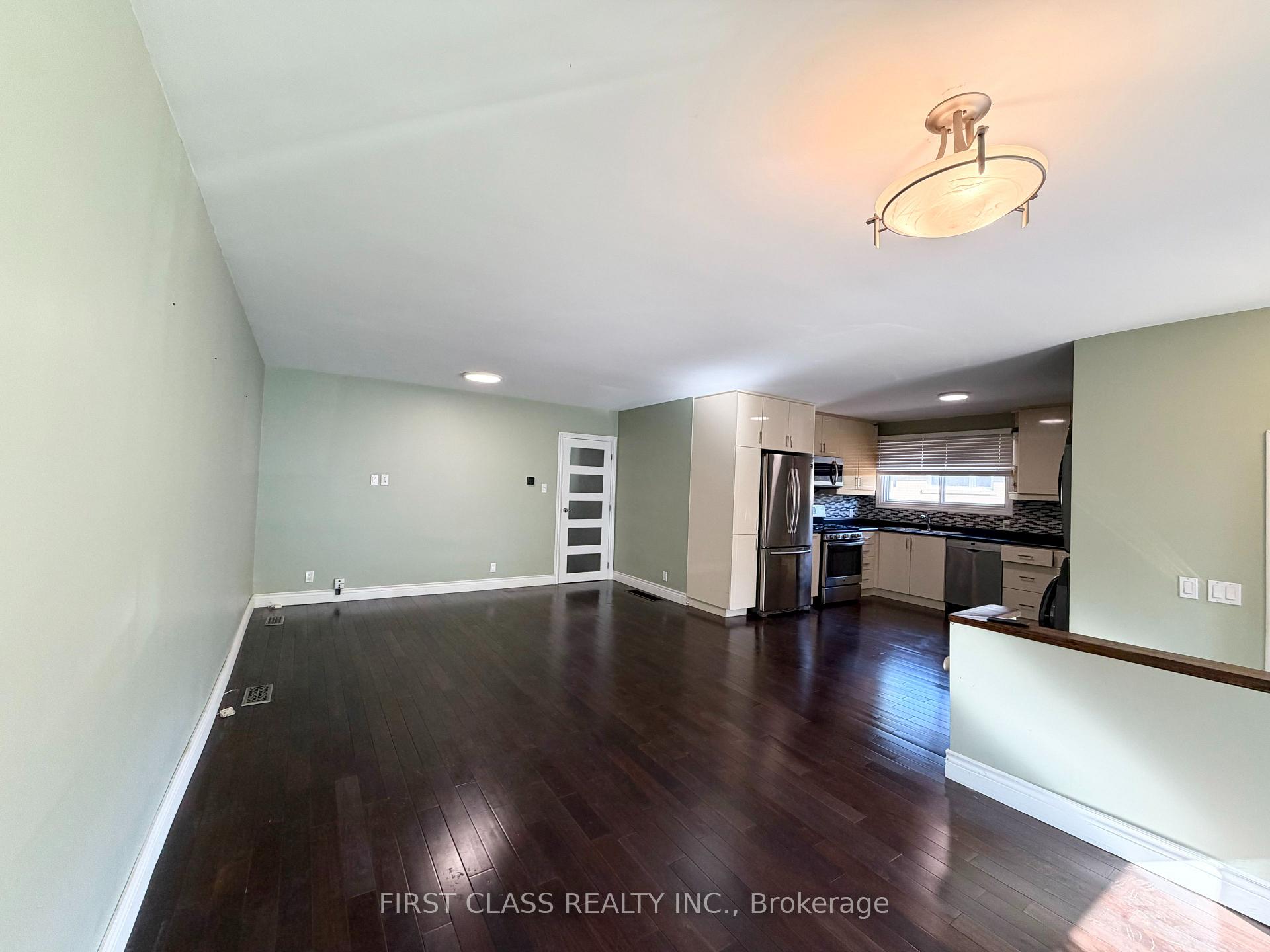Photo 4 of Unit Main, 243 Blue Grass Boulevard, Richmond Hill, Crosby — HOMEH