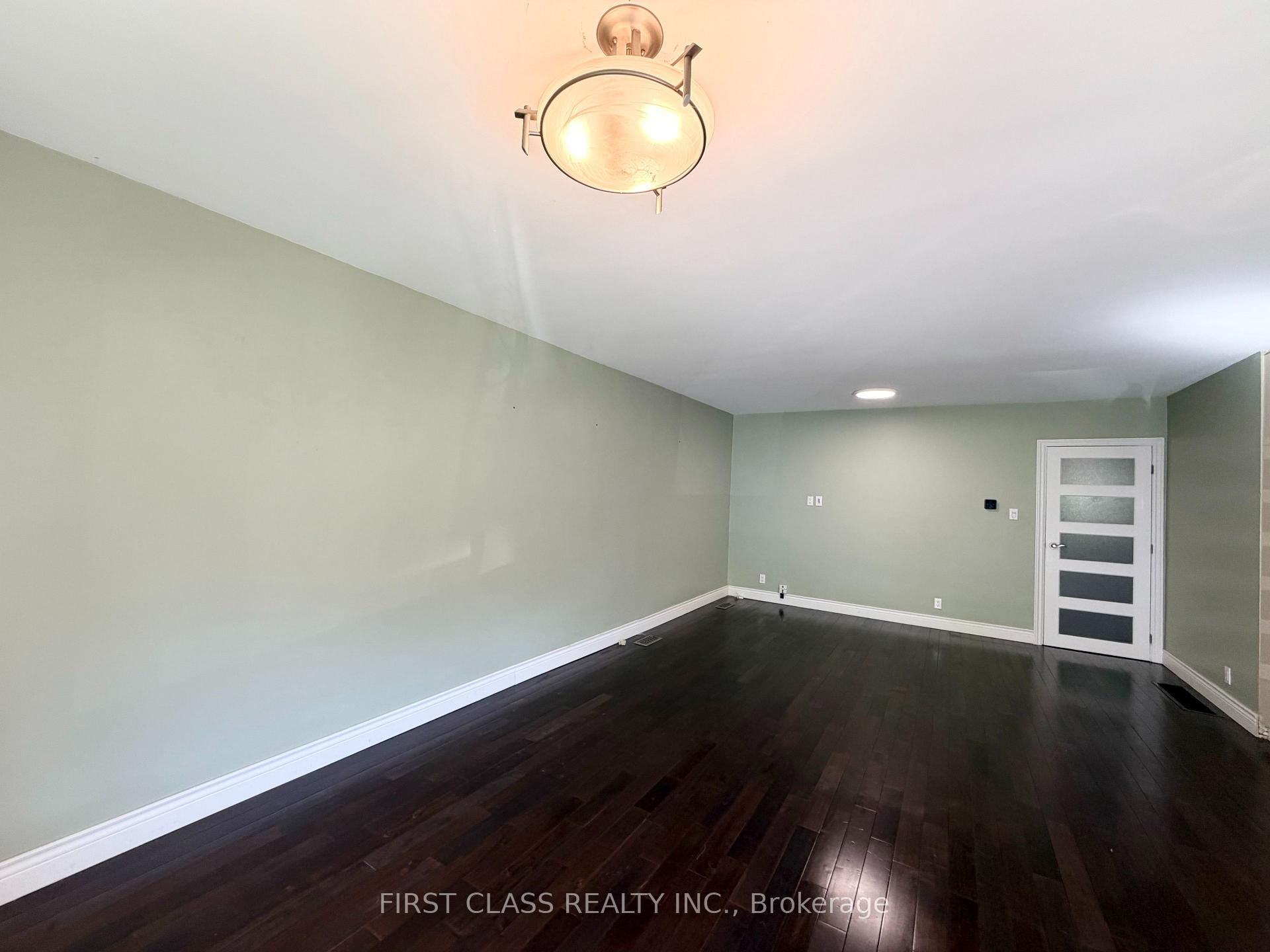 Photo 5 of Unit Main, 243 Blue Grass Boulevard, Richmond Hill, Crosby — HOMEH