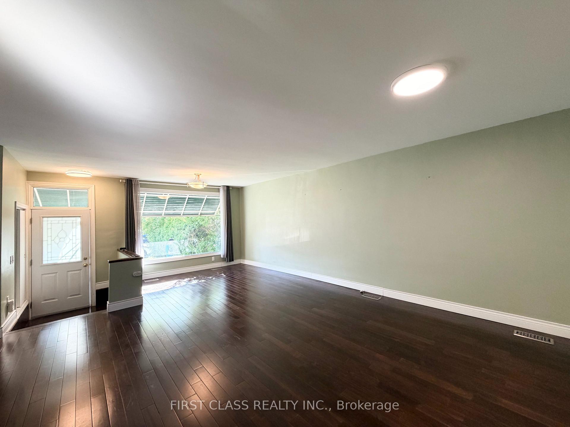 Photo 6 of Unit Main, 243 Blue Grass Boulevard, Richmond Hill, Crosby — HOMEH